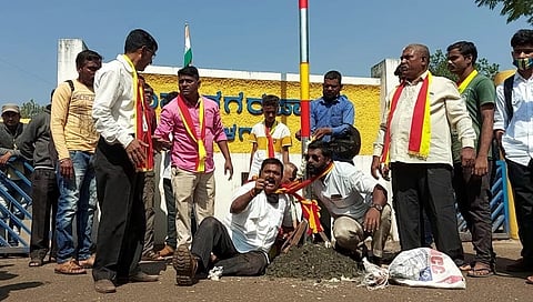 ಬೆಳಗಾವಿ ಪಾಲಿಕೆ ಎದುರು ಕನ್ನಡ ಧ್ವಜ