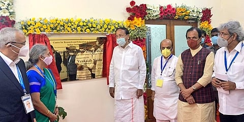 ಹೊಸಕೋಟೆಯ ಕ್ರಸ್ಟ್ ಕ್ಯಾಂಪಸ್ನಲ್ಲಿರುವ ಖ್ಯಾತ ಆಪ್ಟಿಕಲ್ ಫೈಬ್ರಿಕೇಷನ್ ಸೌಲಭ್ಯ ಘಟಕ ಉದ್ಘಾಟಿಸಿದ ಉಪರಾಷ್ಟ್ರಪತಿ ವೆಂಕಯ್ಯ ನಾಯ್ಡು