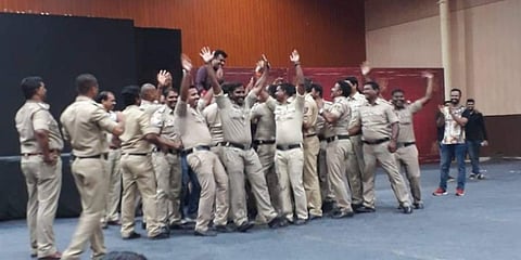 ಪೊಲೀಸ್ ಸಿಬ್ಬಂದಿಯ ಸಂಭ್ರಮ