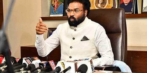 ಕೊರೋನಾ ಭೀತಿ ಹಿನ್ನೆಲೆ: ಸರ್ಕಾರಿ, ಖಾಸಗಿ ಆಸ್ಪತ್ರೆಗಳಲ್ಲಿ ತಲಾ 10ಹಾಸಿಗೆ ಮೀಸಲಿಡಲು ಸೂಚನೆ- ಶ್ರೀರಾಮುಲು