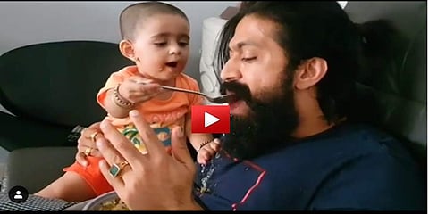 ಅಪ್ಪನಿಗೆ ಐರಾಳ ಸ್ಪೂನ್ ಫೀಡ್: ಮಗಳ ವಿಡಿಯೋ ಹಂಚಿಕೊಂಡ ನಟ ಯಶ್