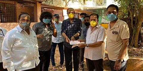 ನಿಖಿಲ್ ಕುಮಾರಸ್ವಾಮಿ ನೀಡಿದ ಚೆಕ್ ಗಳನ್ನು ಆಯಾ ವಿಭಾಗಗಳಿಗೆ ತಲಿಪಿಸಲಾಯಿತು.