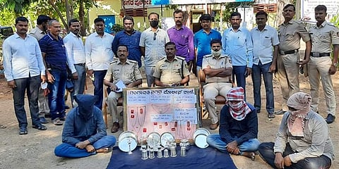 ಗಂಗಾವತಿ: ಮೂವರು ಅಂತರಾಜ್ಯ ಕಳ್ಳರ ಬಂಧನ, 12 ಲಕ್ಷ ಮೌಲ್ಯದ ಬೆಳ್ಳಿ-ಬಂಗಾರ ವಶಕ್ಕೆ