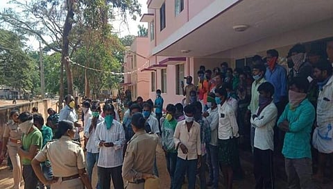 ಹಾಸ್ಟೆಲ್ ನಲ್ಲಿರುವ ವಲಸೆ ಕಾರ್ಮಿಕರು