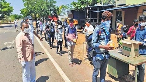 ಬೆಳಗಾವಿ ಗಡಿಯಲ್ಲಿ ವಲಸೆ ಕಾರ್ಮಿಕರು