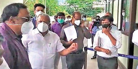 ಆಸ್ಪತ್ರೆಗೆ ಭೇಟಿ ನೀಡಿರುವ ಸಚಿವ ಭೈರತಿ ಬಸವರಾಜ್