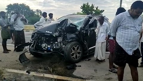 ಆಟೋಗೆ ಡಿಕ್ಕಿ ಹೊಡೆದಿರುವ ಕಾರು.