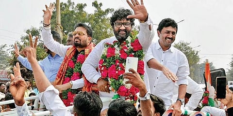 ಮಂಗಳವಾರ ಬೀದರ್ನಲ್ಲಿ ಕಾಂಗ್ರೆಸ್ ಅಭ್ಯರ್ಥಿ ಭೀಮರಾವ್ ಪಾಟೀಲ್ ತಮ್ಮ ಬೆಂಬಲಿಗರೊಂದಿಗೆ ವಿಜಯೋತ್ಸವ ಆಚರಿಸಿದರು.