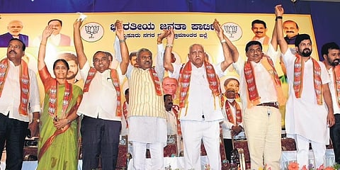 ಮೈಸೂರಿನಲ್ಲಿ ಪ್ರಚಾರ ಸಭೆಯಲ್ಲಿ ಬಿಎಸ್ ಯಡಿಯೂರಪ್ಪ ಮತ್ತಿತರರು