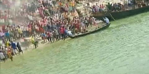 ನದಿಗೆ ಉರುಳಿದ ವಾಹನ