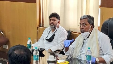 ಸಿದ್ದರಾಮಯ್ಯ ಮತ್ತು ಡಿ ಕೆ ಶಿವಕುಮಾರ್(ಸಾಂದರ್ಭಿಕ ಚಿತ್ರ)