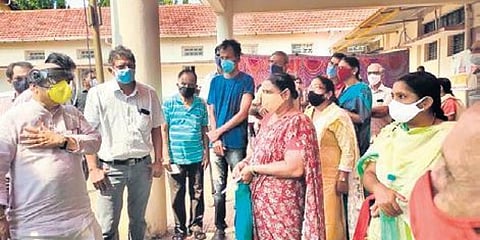 ಅಜ್ಜರಕಾಡು ಸರ್ಕಾರಿ ಆಸ್ಪತ್ರೆಯಲ್ಲಿ ಸಚಿವ ಬೊಮ್ಮಾಯಿ