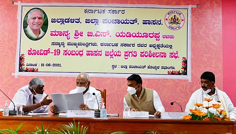 ಮುಖ್ಯಮಂತ್ರಿ ಯಡಿಯೂರಪ್ಪ ಅವರು ಇಂದು ಹಾಸನ ಜಿಲ್ಲೆಯಲ್ಲಿ ಕೋವಿಡ್-19 ನಿರ್ವಹಣೆಯನ್ನು ಪರಿಶೀಲಿಸಿದರು.