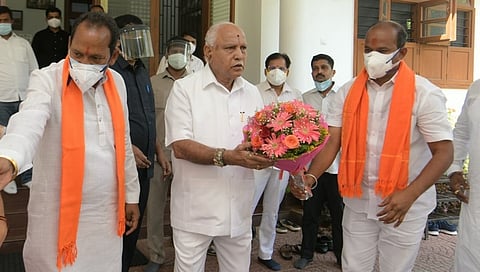 ಉಪಚುನಾವಣೆಯಲ್ಲಿ ಗೆಲುವು ಸಾಧಿಸಿದ್ದ ಬಸವಕಲ್ಯಾಣದ ಶಾಸಕ ಶರಣು ಸಲಗರ ಅವರು ಇಂದು ಪ್ರಮಾಣ ವಚನ ಸ್ವೀಕರಿಸುವ ಮುನ್ನ ಮುಖ್ಯಮಂತ್ರಿ ಯಡಿಯೂರಪ್ಪ ಅವರನ್ನು ಭೇಟಿ ಮಾಡಿದರು.