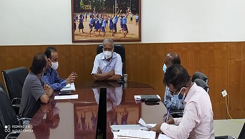 ಶಿಕ್ಷಣ ಇಲಾಖೆಯ ಅಧಿಕಾರಿಗಳೊಂದಿಗೆ ಸಚಿವ ಎಸ್ . ಸುರೇಶ್ ಕುಮಾರ್