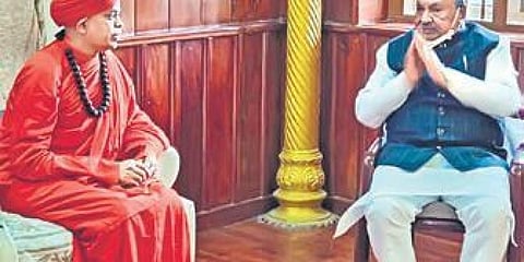ಮುರುಗಾ ಮಠದಲ್ಲಿ ಕೆ.ಎಸ್.ಈಶ್ವರಪ್ಪ