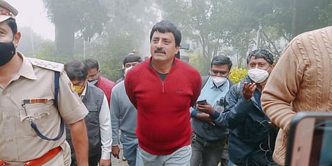 ನಂದಿಬೆಟ್ಟದಲ್ಲಿ ರೋಪ್ ವೇ ನಿರ್ಮಾಣ ಸಂಬಂಧ ಸ್ಥಳ ಪರಿಶೀಲನೆ ನಡೆಸುತ್ತಿರುವ ಸಚಿವ ಯೋಗೇಶ್ವರ್