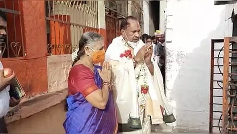 ಬಾಗಲಕೋಟೆ ಬದಾಮಿ ಬನಶಂಕರಮ್ಮ ಕ್ಷೇತ್ರಕ್ಕೆ ಕುಟುಂಬ ಸಮೇತವಾಗಿ ಭೇಟಿ ನೀಡಿ ವಿಶೇಷ ಪೂಜೆ ಸಲ್ಲಿಸಿದ ಕೆ ಎಸ್ ಈಶ್ವರಪ್ಪ