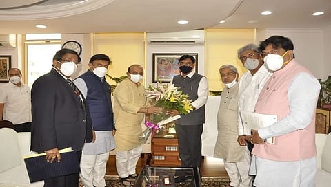 ಕೇಂದ್ರ ಆರೋಗ್ಯ ಸಚಿವರನ್ನು ಭೇಟಿ ಮಾಡಿದ ಬೊಮ್ಮಾಯಿ