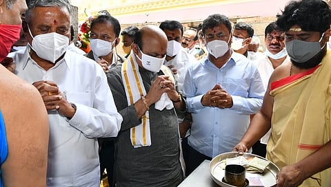ಚಾಮುಂಡೇಶ್ವರಿ ದೇವಾಲಯದಲ್ಲಿ ಸಿಎಂ ಬೊಮ್ಮಾಯಿ