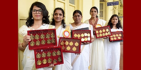 ಪದಕ ಗೆದ್ದ ಮೈಸೂರು ವಿವಿ ವಿದ್ಯಾರ್ಥಿನಿಯರು
