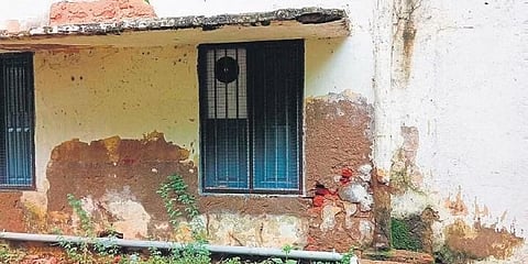 ಸರ್ಕಾರಿ ಶಾಲೆಯೊಂದರ ಕಟ್ಟಡ
