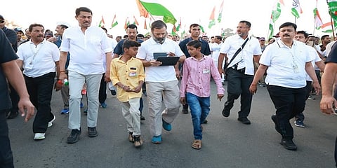 ಯಾತ್ರೆಯಲ್ಲಿ ಮಕ್ಕಳೊಂದಿಗೆ ಹೆಜ್ಜೆ ಹಾಕುತ್ತಿರುವ ರಾಹುಲ್ ಗಾಂಧಿ