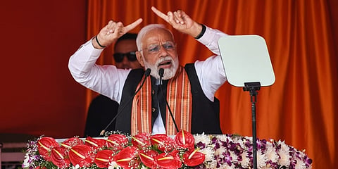 ನವೆಂಬರ್ 11, 2022 ರಂದು ಹೈದರಾಬಾದ್ನ ಬೇಗಂಪೇಟೆ ವಿಮಾನ ನಿಲ್ದಾಣಕ್ಕೆ ಆಗಮಿಸಿದ ಪ್ರಧಾನಿ ನರೇಂದ್ರ ಮೋದಿ ಅವರು ಬಿಜೆಪಿ ಪಕ್ಷದ ಕಾರ್ಯಕರ್ತರನ್ನು ಉದ್ದೇಶಿಸಿ ಮಾತನಾಡಿದರು. (ಫೋಟೋ | ವಿನಯ್ ಮಡಪು, ಇಪಿಎಸ್)