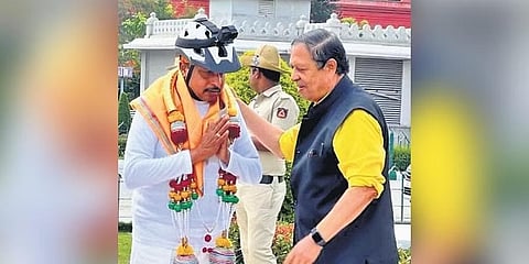 ಬೆಂಗಳೂರಿನಿಂದ ಪಡುಬಿದ್ರಿಗೆ ಗಣೇಶ್ ಅವರು ಕೈಗೊಂಡಿದ್ದ ಸೈಕ್ಲಿಂಗ್ ಯಾತ್ರೆಗೆ ಚಾಲನೆ ನೀಡಿದ್ದ ಮಾಜಿ ಲೋಕಾಯುಕ್ತ, ನಿವೃತ್ತ ನ್ಯಾ. ಸಂತೋಷ್ ಹೆಗ್ಡೆ