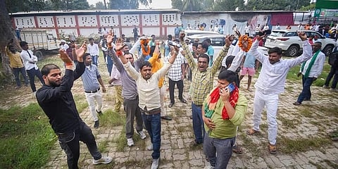 ಬೆಂಬಲಿಗರ ವಿಜಯೋತ್ಸವ