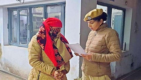 ಪಾಕ್ ಗೆ ತೆರಳುತ್ತಿದ್ದ ಯುವತಿ