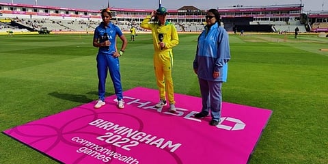 ಟಾಸ್ ಸಂದರ್ಭದಲ್ಲಿ ಭಾರತ ಹಾಗೂ ಆಸ್ಟ್ರೇಲಿಯಾ ತಂಡದ ನಾಯಕಿಯರ ಚಿತ್ರ