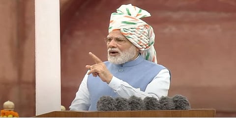 ಬಿಳಿ ಪೇಟವನ್ನು ಧರಿಸಿದ್ದ ಪ್ರಧಾನಿ ನರೇಂದ್ರ ಮೋದಿ (ಚಿತ್ರ- ಎಎನ್ಐ ಟ್ವಿಟರ್)