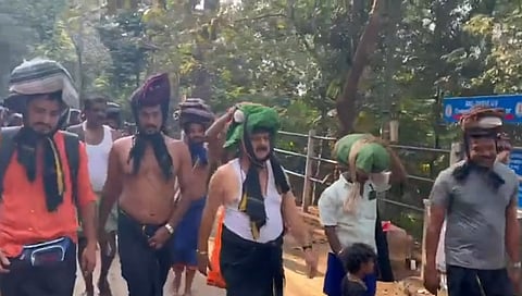 ಮಾಲಾಧಾರಿಯಾಗಿ ಅಯ್ಯಪ್ಪ ಸ್ವಾಮಿ ದರ್ಶನಕ್ಕೆ ಹೊರಟಿರುವ ಗೃಹ ಸಚಿವ ಆರಗ ಜ್ಞಾನೇಂದ್ರ