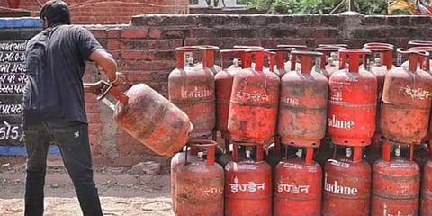 100% assured supply of LPG to homes, CNG for vehicles: Govt