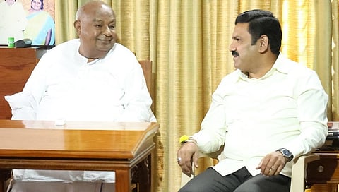 ಮಾಜಿ ಪ್ರಧಾನಿ ದೇವೇಗೌಡ ಅವರನ್ನು ಭೇಟಿಯಾದ ಬಿಜೆಪಿ ರಾಜ್ಯಾಧ್ಯಕ್ಷ ಬಿವೈ ವಿಜಯೇಂದ್ರ.