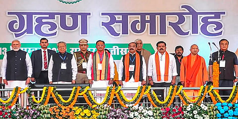 ರಾಯ್ಪುರದಲ್ಲಿ ನಿಯೋಜಿತ ಮುಖ್ಯಮಂತ್ರಿ ವಿಷ್ಣು ದೇವ್ ಸಾಯಿ ಅವರ ಪ್ರಮಾಣ ವಚನ ಸ್ವೀಕಾರ ಸಮಾರಂಭದಲ್ಲಿ ಪ್ರಧಾನಿ ಮೋದಿ ಅವರು ಛತ್ತೀಸ್ಗಢದ ರಾಜ್ಯಪಾಲ ಬಿಸ್ವಭೂಷಣ ಹರಿಚಂದನ್, ಯುಪಿ ಸಿಎಂ ಯೋಗಿ ಆದಿತ್ಯನಾಥ್ ಮತ್ತು ಇತರರೊಂದಿಗೆ. (ಫೋಟೋ- ಪಿಟಿಐ)