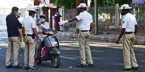 ಸಂಚಾರಿ ಪೊಲೀಸರು