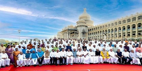 ವಿಧಾನಸಭೆ ಸದಸ್ಯರ ಗ್ರೂಪ್ ಫೋಟೋ
