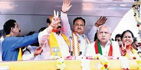 ಎಂಎಂ ಹಿಲ್ಸ್ನಲ್ಲಿ ಬುಧವಾರ ನಡೆದ ಬಿಜೆಪಿ ವಿಜಯ ಸಂಕಲ್ಪ ಯಾತ್ರೆಯಲ್ಲಿ ಬಿಜೆಪಿ ರಾಷ್ಟ್ರೀಯ ಅಧ್ಯಕ್ಷ ಜೆಪಿ ನಡ್ಡಾ, ಸಿಎಂ ಬಸವರಾಜ ಬೊಮ್ಮಾಯಿ, ಮಾಜಿ ಸಿಎಂ ಬಿಎಸ್ ಯಡಿಯೂರಪ್ಪ ಮತ್ತು ಪಕ್ಷದ ಇತರ ಮುಖಂಡರು.