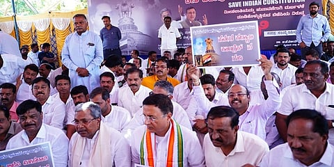 ಪ್ರತಿಭಟನೆಯಲ್ಲಿ ಕಾಂಗ್ರೆಸ್ ಮುಖಂಡರು