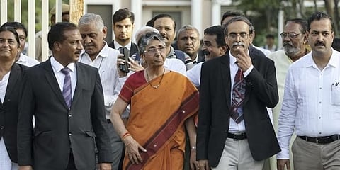 ವಕೀಲರೊಂದಿಗೆ ಮಾಜಿ ಶಾಸಕಿ ಮಾಯಾ ಕೊಡ್ನಾನಿ