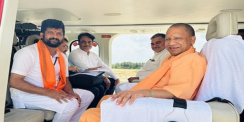 ಮಂಡ್ಯದಲ್ಲಿ ಯೋಗಿ ಆದಿತ್ಯನಾಥ್ ಅವರನ್ನು ಬರಮಾಡಿಕೊಂಡ ರಾಜ್ಯ ಬಿಜೆಪಿ ನಾಯಕರು