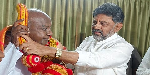 ದೇವೇಗೌಡರನ್ನು ಭೇಟಿಯಾದ ಡಿಕೆ ಶಿವಕುಮಾರ್