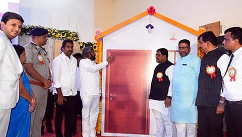 ಬೀದರ್ನಲ್ಲಿ ಶುಕ್ರವಾರ ಗೃಹ ಜ್ಯೋತಿ ಯೋಜನೆಗೆ ಜಿಲ್ಲಾ ಉಸ್ತುವಾರಿ ಸಚಿವ ಈಶ್ವರ ಖಂಡ್ರೆ ಚಾಲನೆ ನೀಡಿದರು.