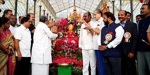 ಫಲಪುಷ್ಪ ಪ್ರದರ್ಶನಕ್ಕೆ ಸಿಎಂ ಸಿದ್ದರಾಮಯ್ಯ ಚಾಲನೆ