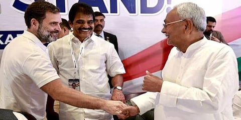 ವಿಪಕ್ಷಗಳ ಸಭೆಯಲ್ಲಿ ಕಾಂಗ್ರೆಸ್ ನಾಯಕರೊಂದಿಗೆ ಬಿಹಾರ ಸಿಎಂ ನಿತೀಶ್ ಕುಮಾರ್