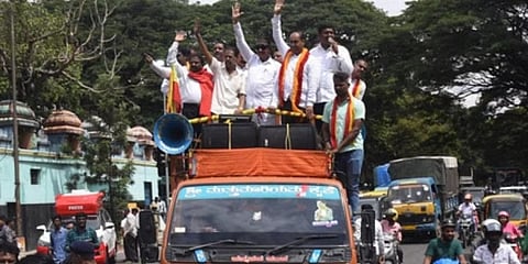 ತಮಿಳುನಾಡಿಗೆ ಕಾವೇರಿ ನೀರು ಬಿಡುವ ರಾಜ್ಯ ಸರ್ಕಾರದ ನಿರ್ಧಾರದ ವಿರುದ್ಧ ಇಂದು ಕರ್ನಾಟಕ ಬಂದ್ನಲ್ಲಿ ಪಾಲ್ಗೊಳ್ಳುವಂತೆ ಕನ್ನಡ ಕಾರ್ಯಕರ್ತರು ವಾಟಾಳ್ ನಾಗರಾಜ್ ಒತ್ತಾಯಿಸಿದ್ದಾರೆ