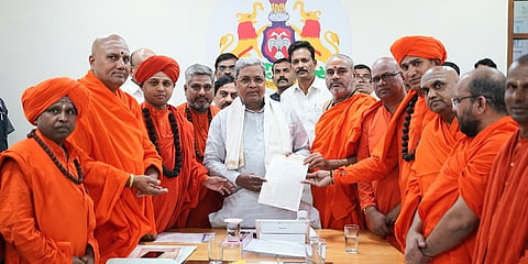 ಹಿಂದುಳಿದ ಸಮುದಾಯಗಳ ಮಠಾಧೀಶರಿಂದ ಸಿಎಂ ಭೇಟಿ