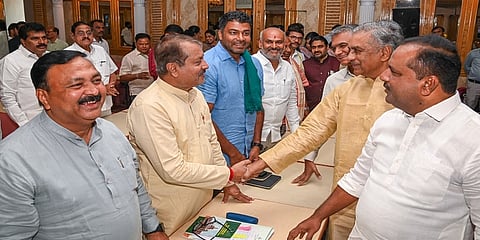 ಯುಟಿ ಖಾದರ್, ಬಸವರಾಜ ಹೊರಟ್ಟಿ ಮತ್ತಿತರರು